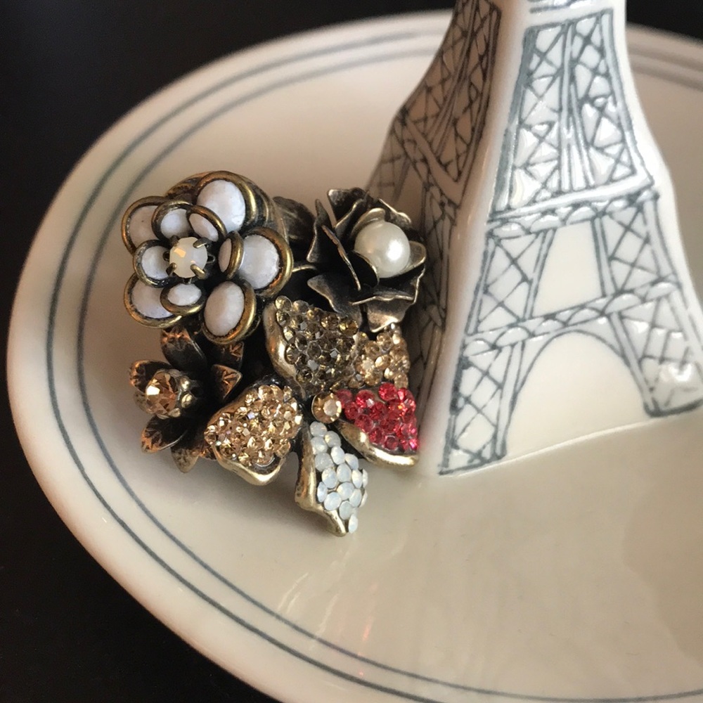 Gorgeous floral statement ring